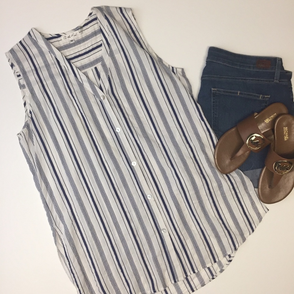 On The Road White & Blue V-Neck Shirt, M